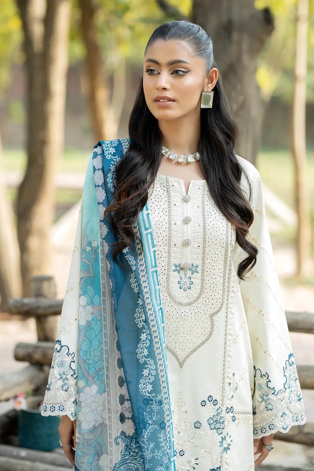 Elegant Off White Embroidered Pakistani Salwar Kameez Dupatta Suit
