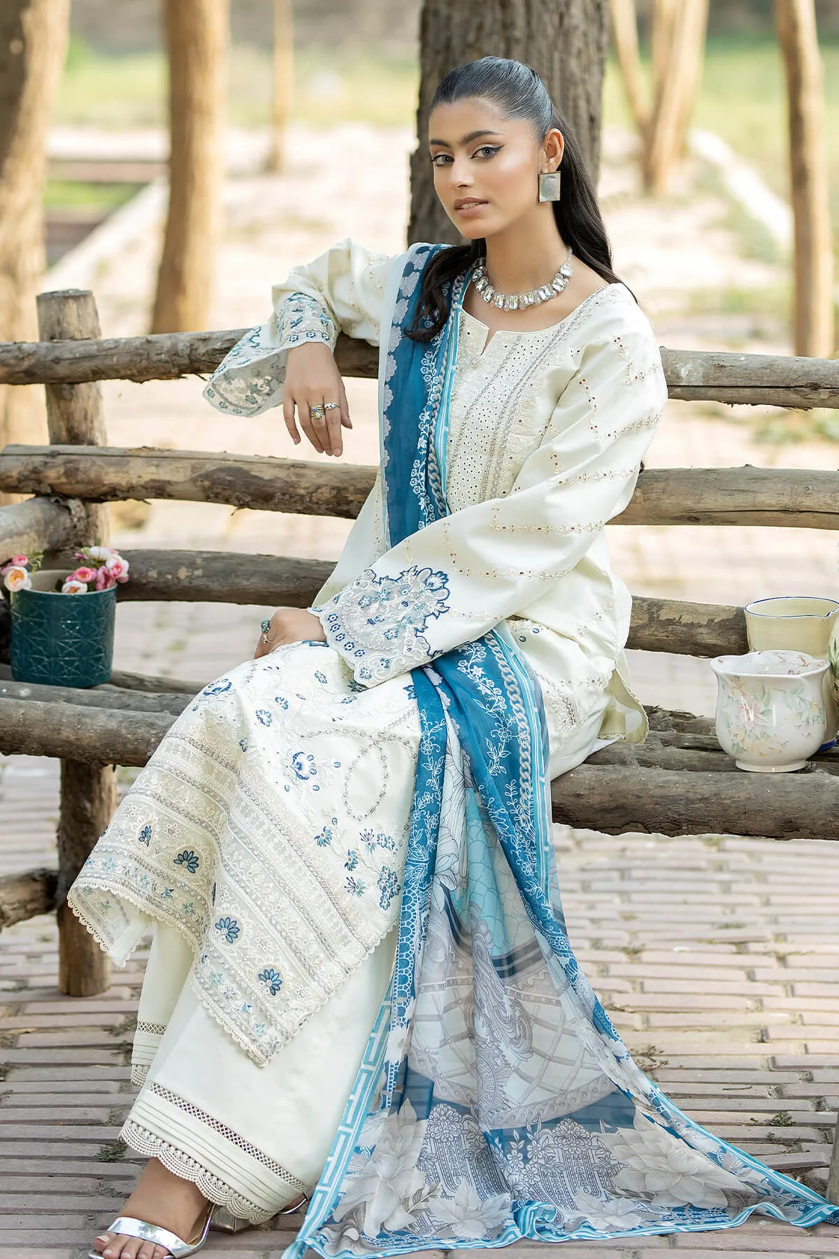 Elegant Off White Embroidered Pakistani Salwar Kameez Dupatta Suit