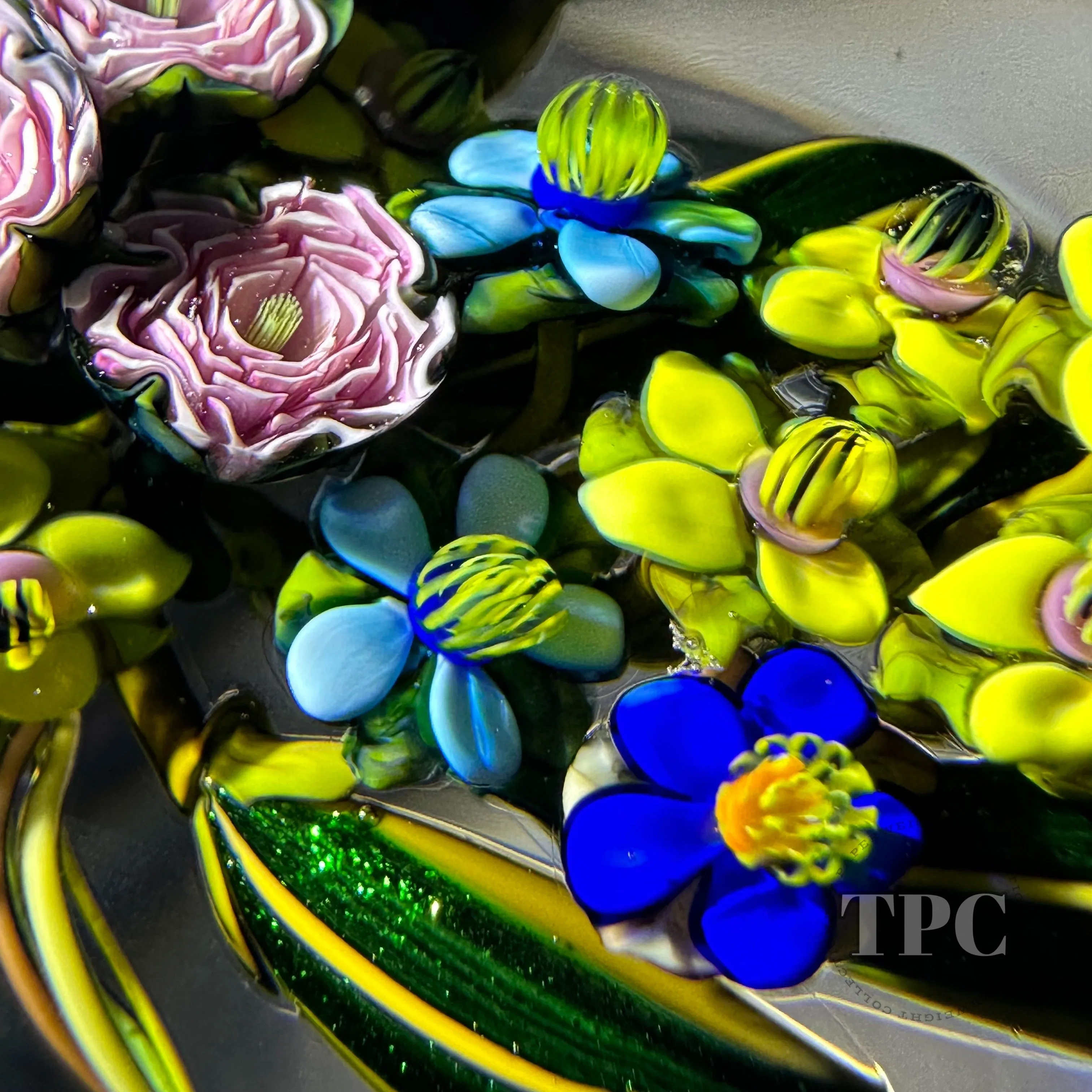 Large Ken Rosenfeld 2011 Glass Art Paperweight Flamework Draped Flower Garland with Pick Clichy Roses