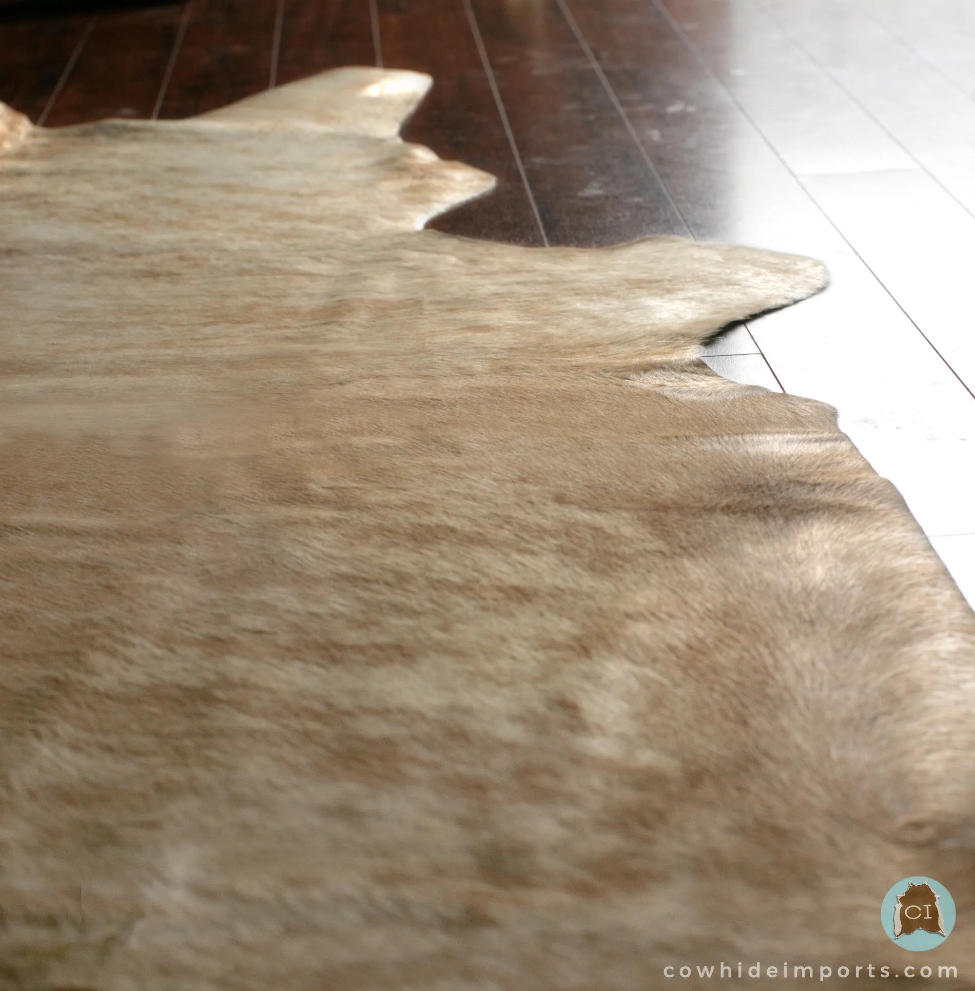 Light Brown Brindle Cowhide Rug - L