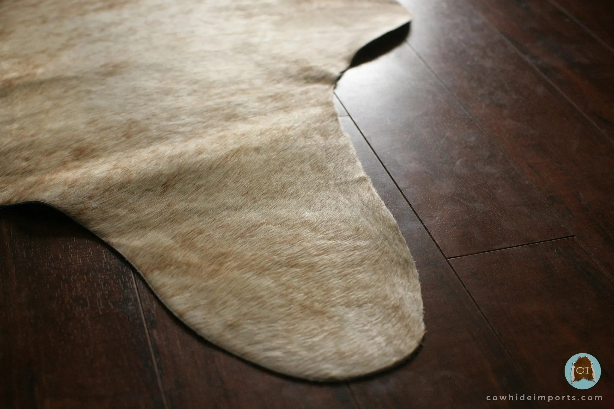 Light Brown Brindle Cowhide Rug - L