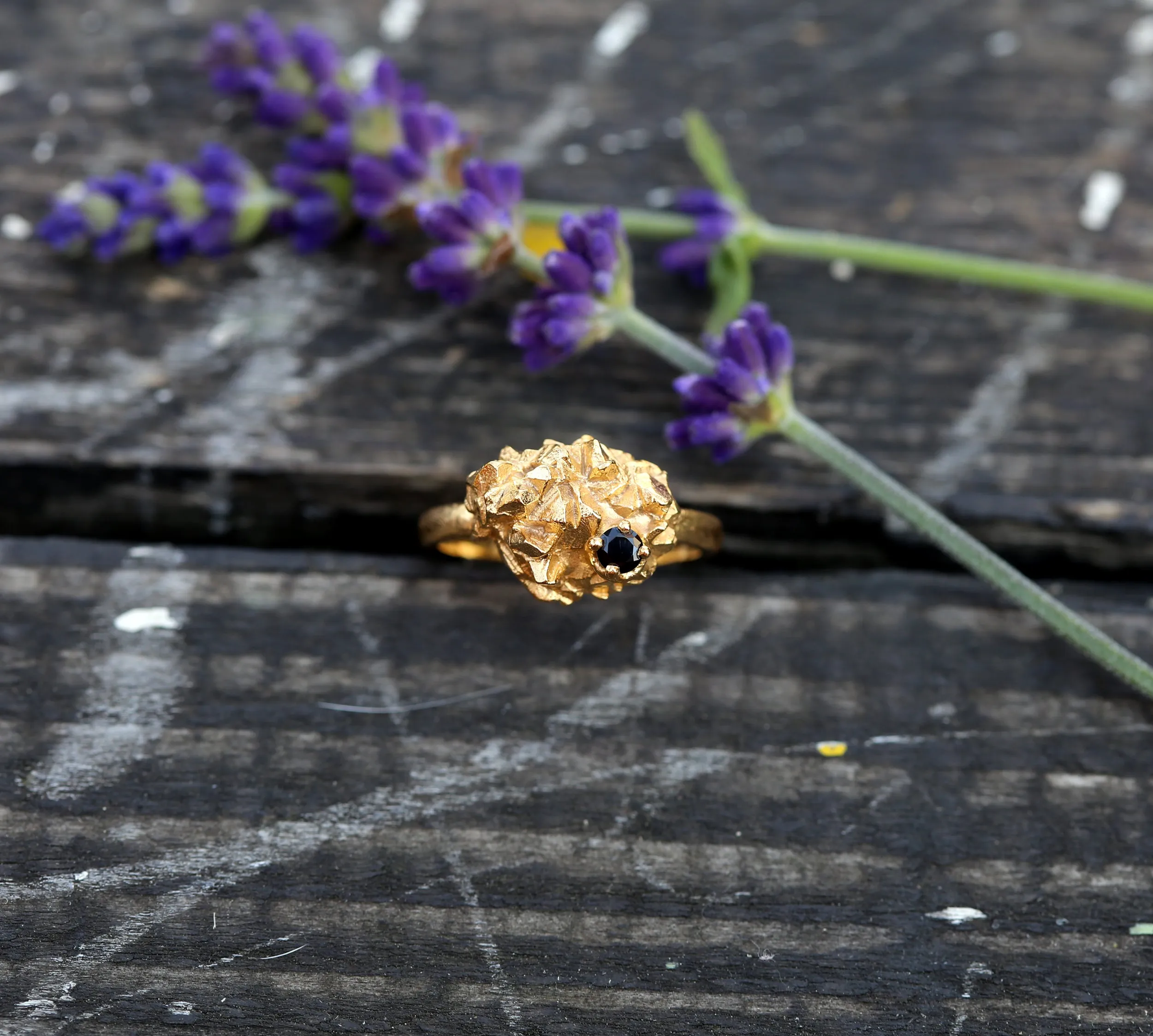 Mordor Ring Petit Gold with Spinel
