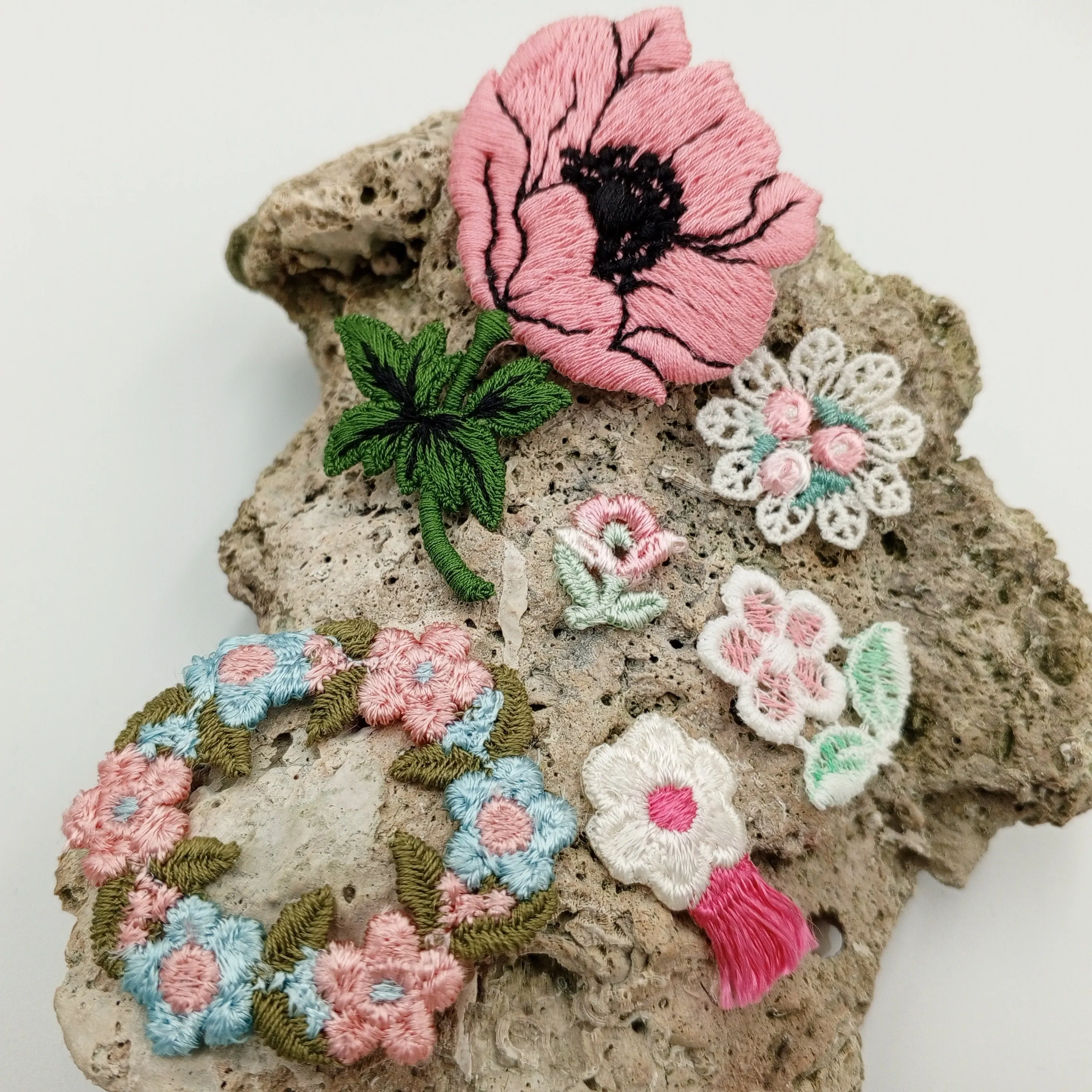 Rosy pink Authentic Vintage Flower wreath pale pink Applique patches for DIY sewing and crafting projects 1003