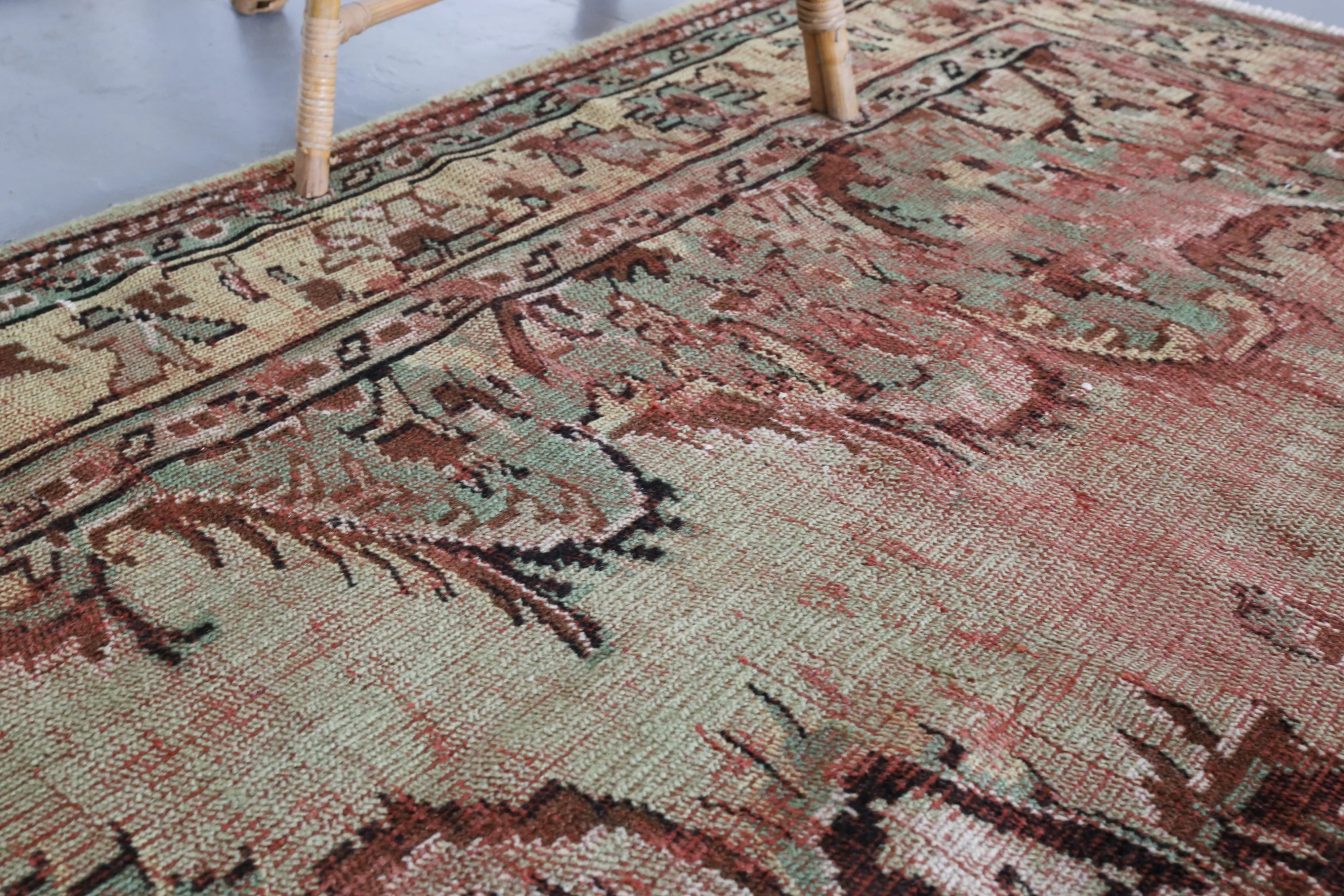 Vintage Turkish Isparta Rug 6'7" x 9'7"