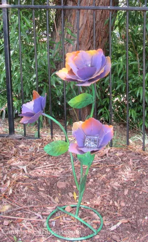 Yard Art Metal Flowers Sculpture 22"  MFLWRMS001